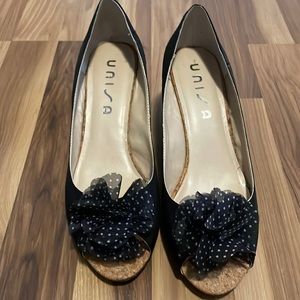 New never been worn sandals